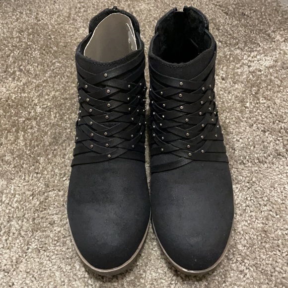 So Redfield Black Ankle Boots - Picture 2 of 8